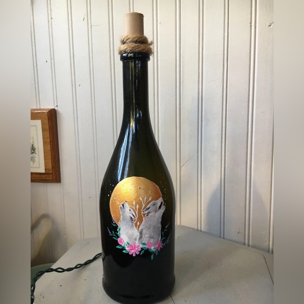 Light up wolf bottle